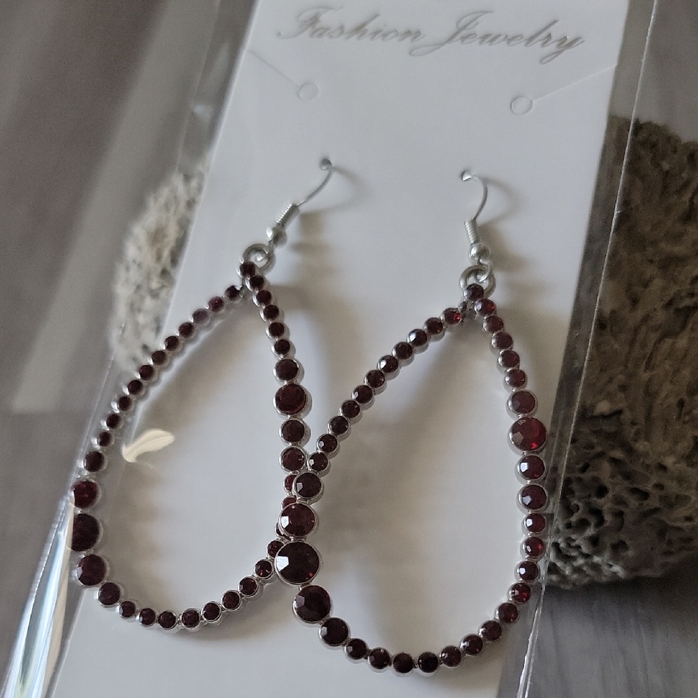 Elegant Red Teardrop Earrings